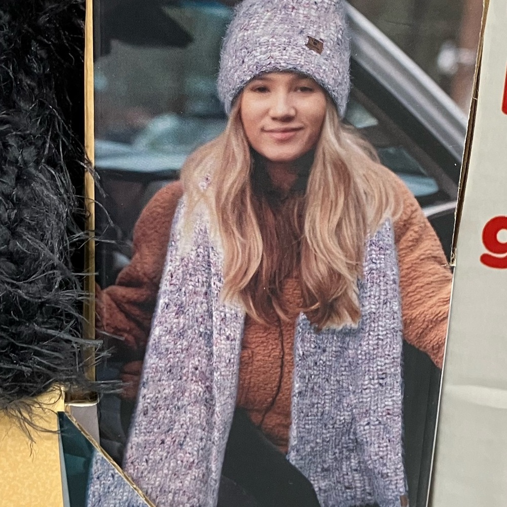 NEW!! Bearpaw Black Hat & Scarf Set